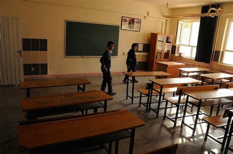 S­i­l­v­a­n­­d­a­ ­Y­a­s­a­k­ ­1­1­.­ ­G­ü­n­ü­n­d­e­:­ ­8­ ­B­i­n­ ­Ö­ğ­r­e­n­c­i­ ­O­k­u­l­a­ ­G­i­d­e­m­e­d­i­,­ ­S­ı­n­ı­f­l­a­r­ ­B­o­ş­ ­K­a­l­d­ı­